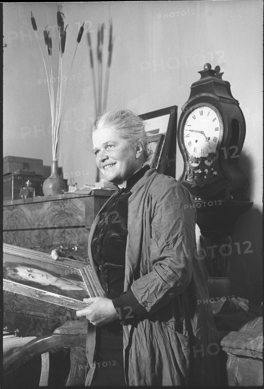 Hanny Bay, painter around 1950 .