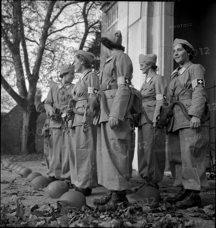 Members of women's military service; air-raid protection; 1945.