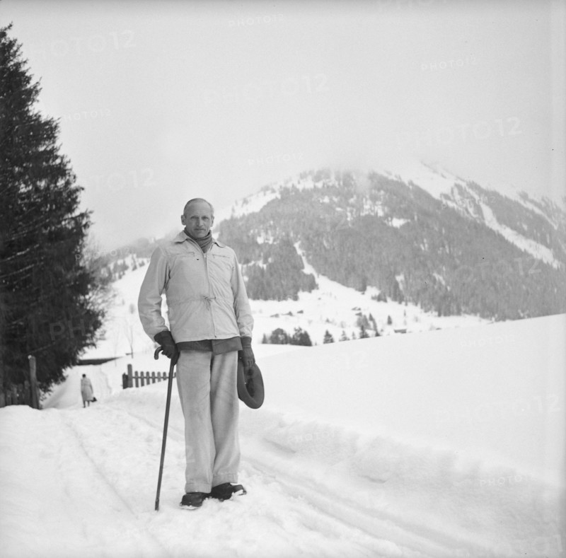 Field Marshal Montgomery going for a walk, 1946 .