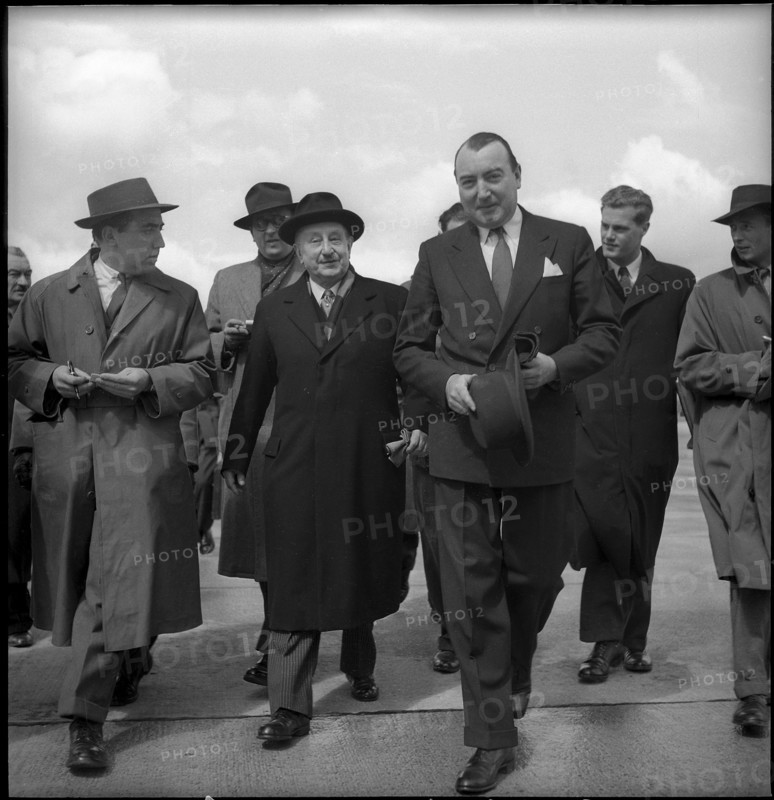 Albert Devv®ze in Geneva, 1950 .