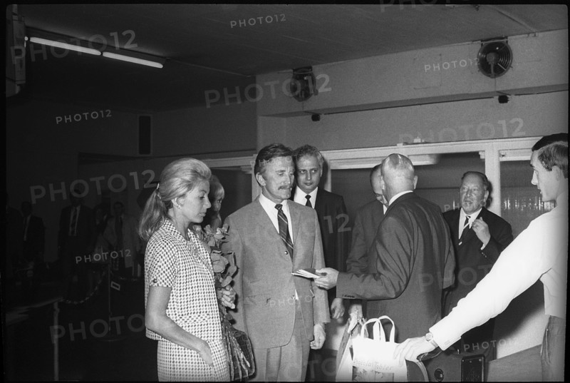 Kirk Douglas with his wife Anne at the airport of Zurich Kloten in 1969.