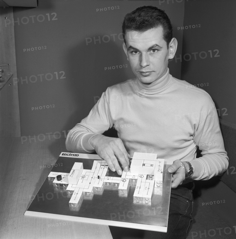 Herbert Safft with iron construction Lectron, 1967 .
