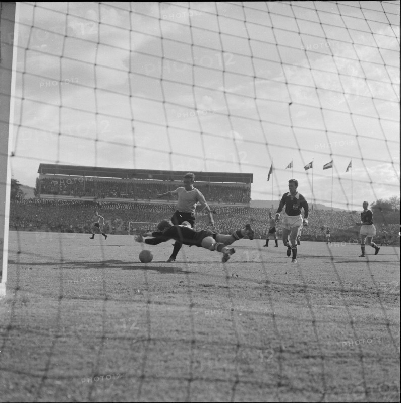 Football WC 1954, match for 3rd place: Austria - Uruguay; keeper Schmied.