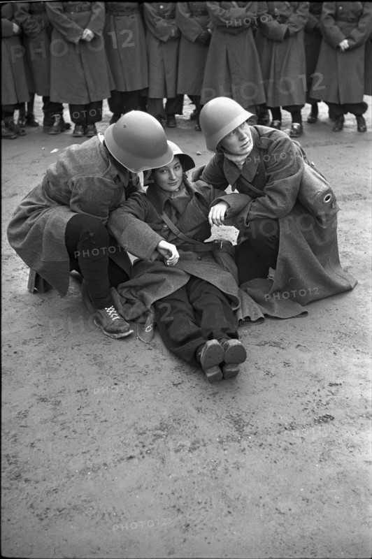 Members of women's military service practising first aid .