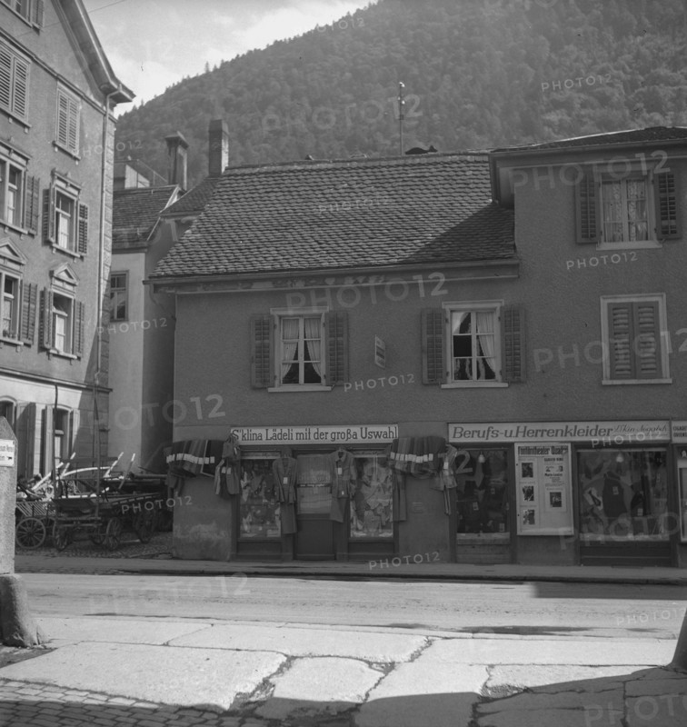 Chur, small shops int the Welschendörfli. 1944