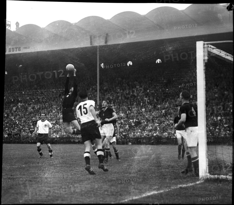 Football WC final 1954: Germany - Hungary; keeper Grosics .