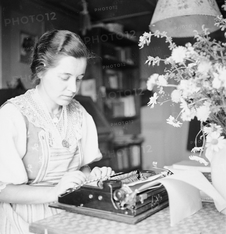 Ruth Blum, writer around 1940.