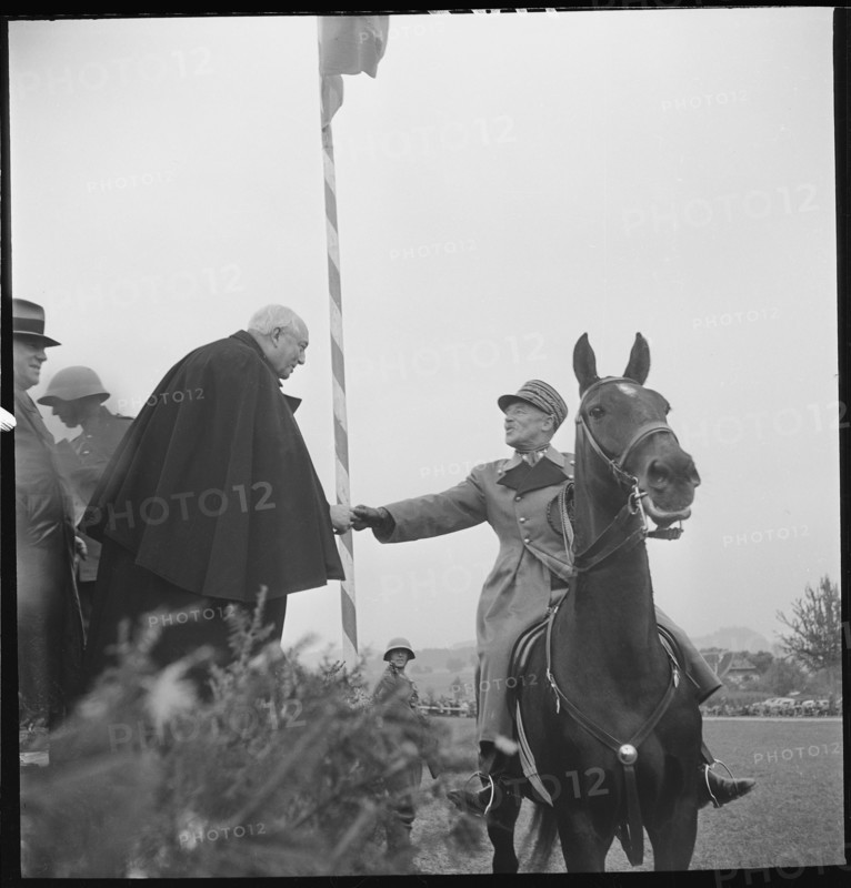 General Henri Guisan; 1940 .