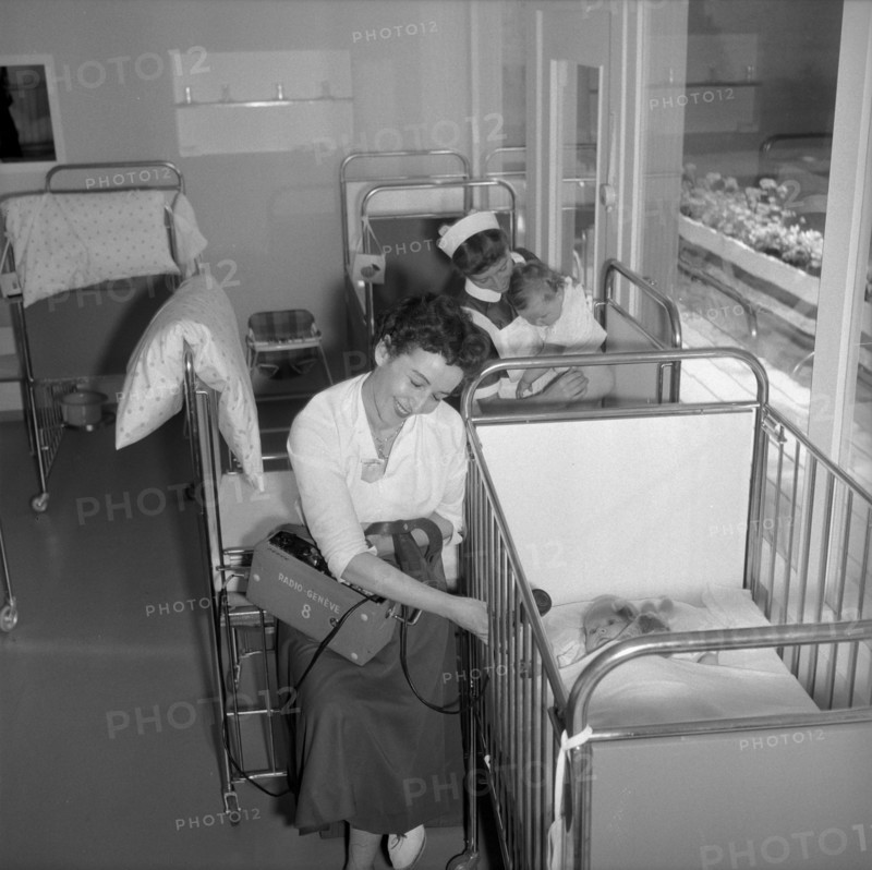 SAFFA fair 1958: reporter recording baby noises at the home for babies .