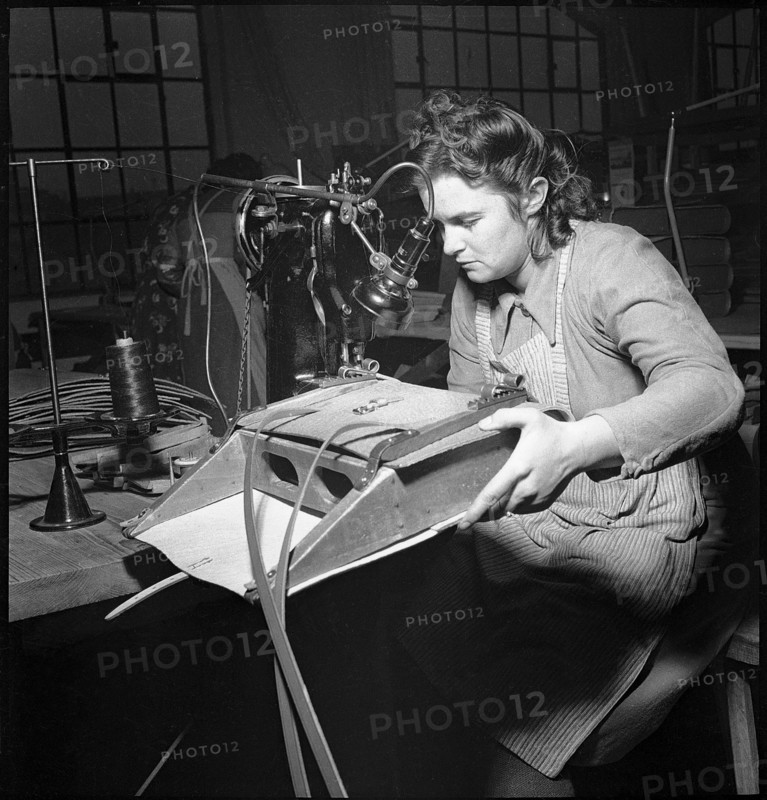 Leather goods manufacture Vogt Zurich, around 1955.