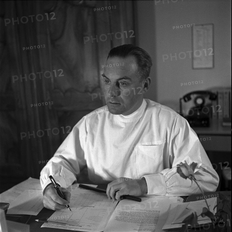 Prof. Dr. med Franz Escher, otorhinolaryngologist; Berne 1957 .
