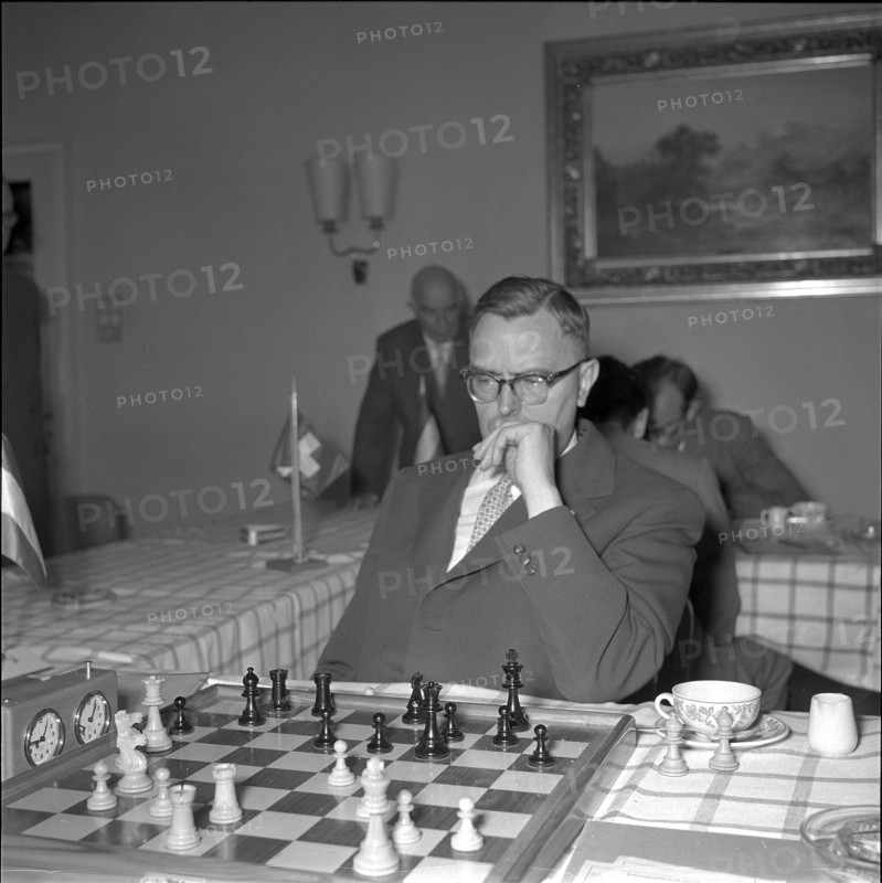 Chess master Max Euwe ca. 1945 .