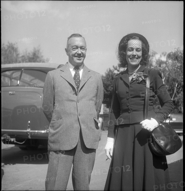 Polar explorer Lincoln Ellsworth and wife, departure. Düdendorf 1948