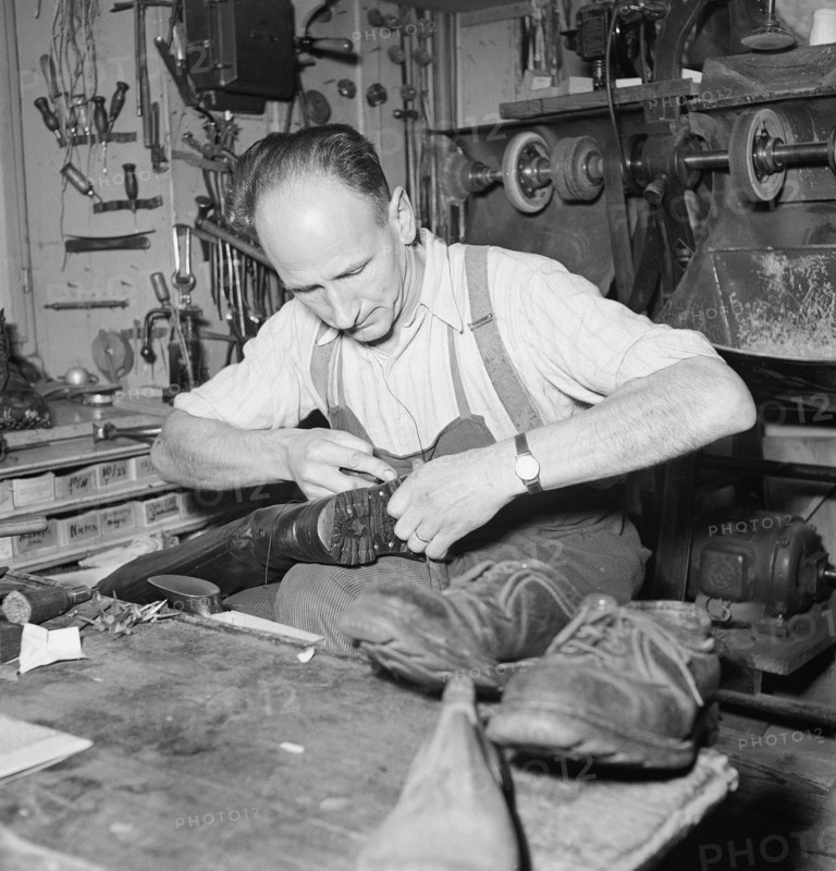 K. Vögeli-Leuzinger, shoemaker 1949.