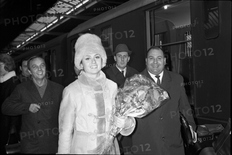 Gigliola Cinquetti, arrival at Zurich main station 1967 .