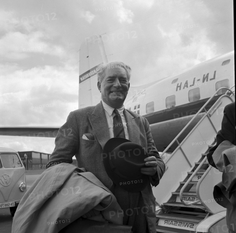 General Sir George Erskine, arrival at Zurich-Kloten airport 1954 .