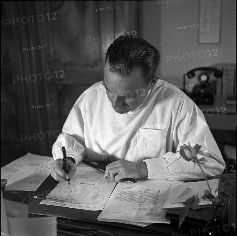 Prof. Dr. med Franz Escher, otorhinolaryngologist; Berne 1957 .