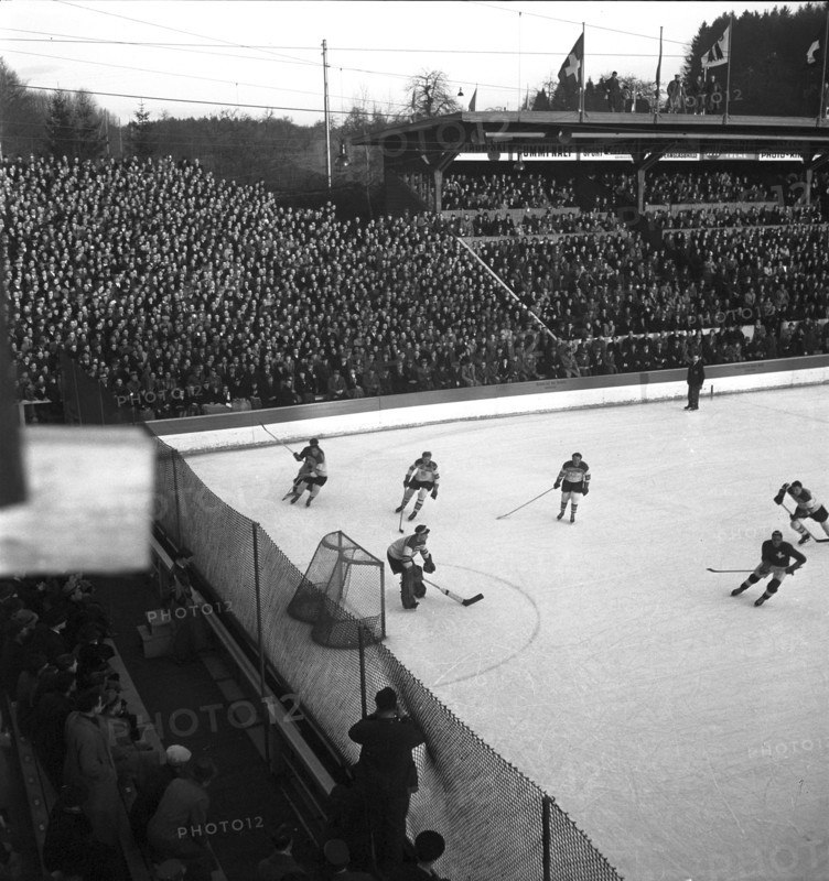 Ice Hockey A World Championship Zurich 1939: Swiss team in action