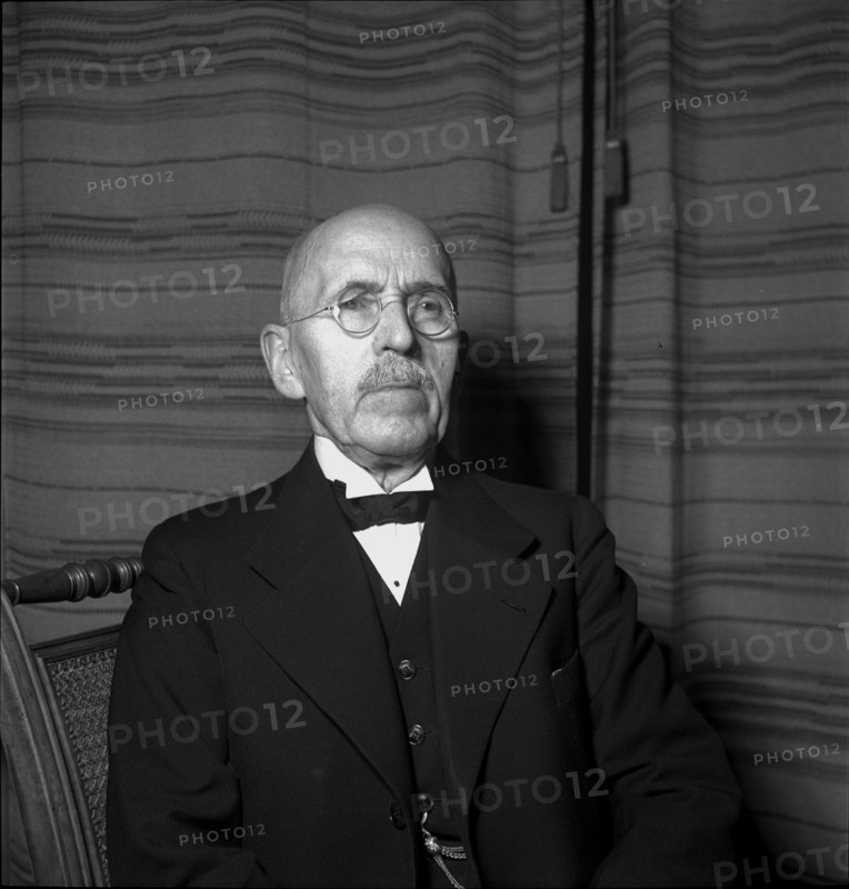 Dr. h.c. Karl Paul Taeuber-Amsler, Zurich 1942
