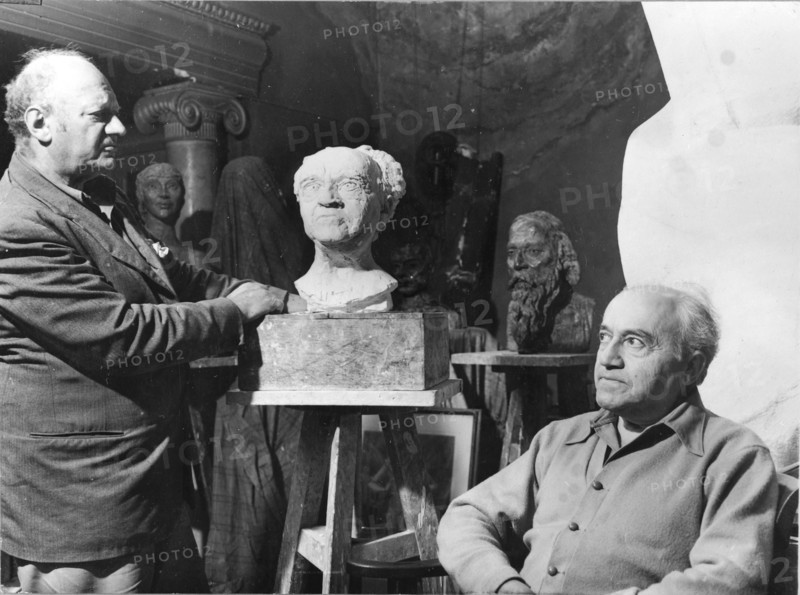 Jacob Epstein, sculptor 1949 .