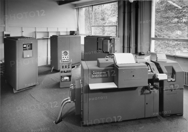Electric counting machine for the ballot papers, Geneva 1961 .