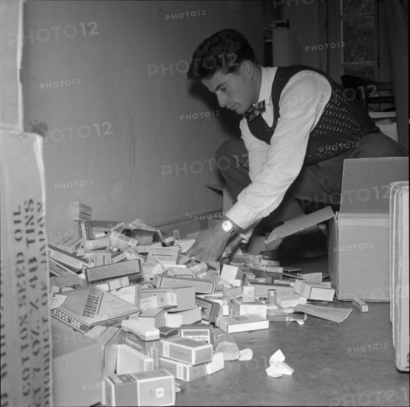 Students collecton of food and medicine for Hungary, Zurich 1956