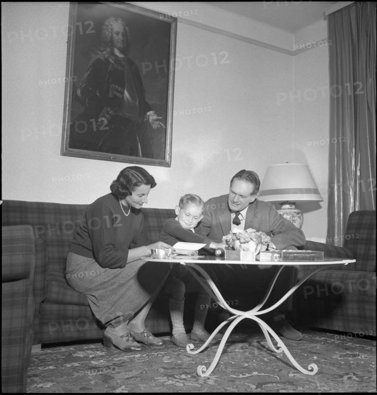Emmanuel de Graffenried and family, 1950