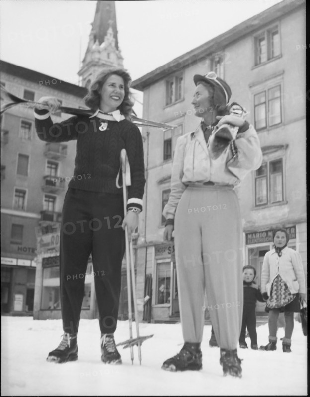 Duchess of Alba (l) in her holidays in Switzerland