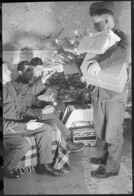 Soldiers celebrating Christmas