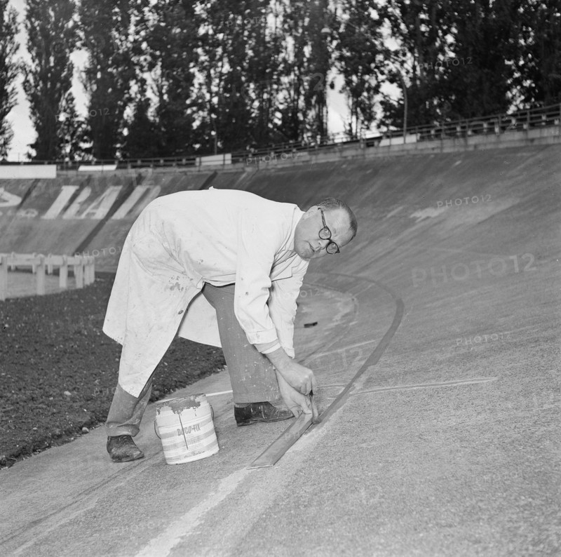 Carl Senn painting, marking the red line