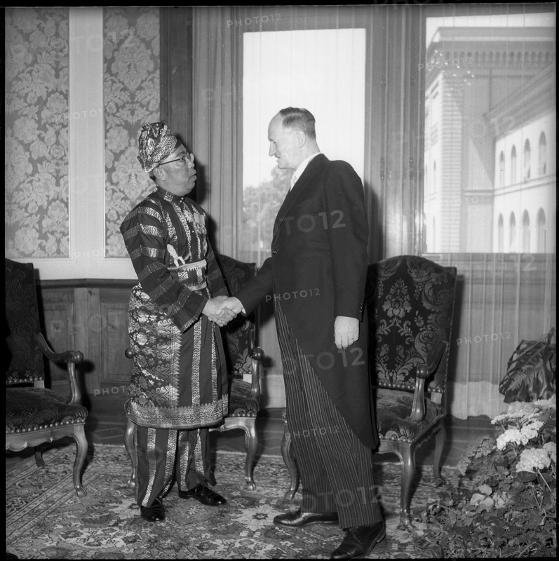 Ismail Bin Tunku Yahaya, Paul Chaudet 1962