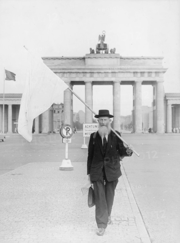 Max Daetwyler in front of the Brandenburg Gate, West Berlin 1959