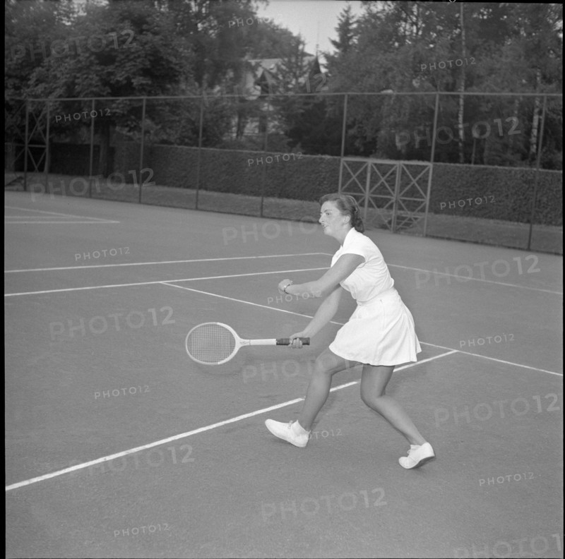 Jeannette Altwegg playing tennis, ca. 1955