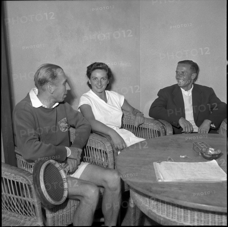 Neuweiler, Jeannette Altwegg und Huonder at tennis club, ca. 1955