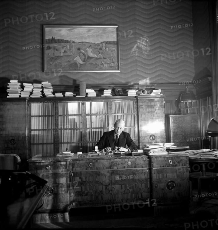 Federal Councillor Philipp Etter working, ca. 1955