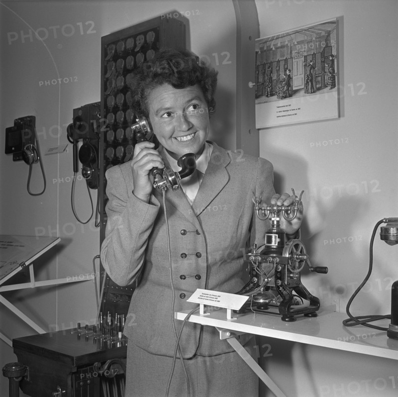 Centenary of communications in Switzerland, exhibition in a rail car 1952
