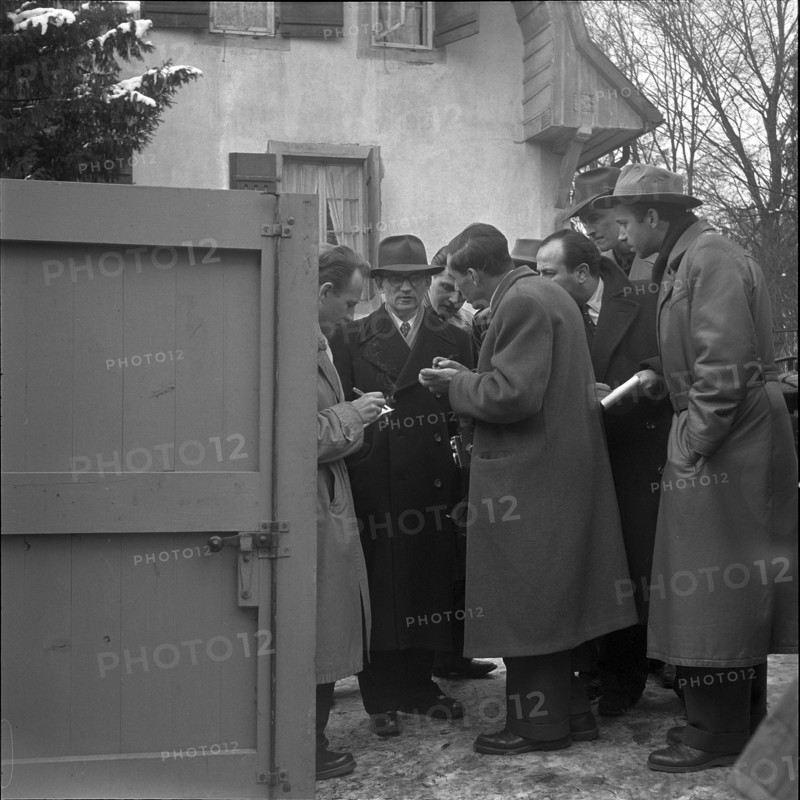 Romanian embassy Berne occupied by four armed Romanians, 1955