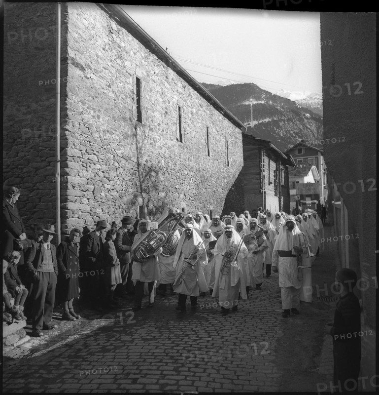February custom in the Valais, around 1950