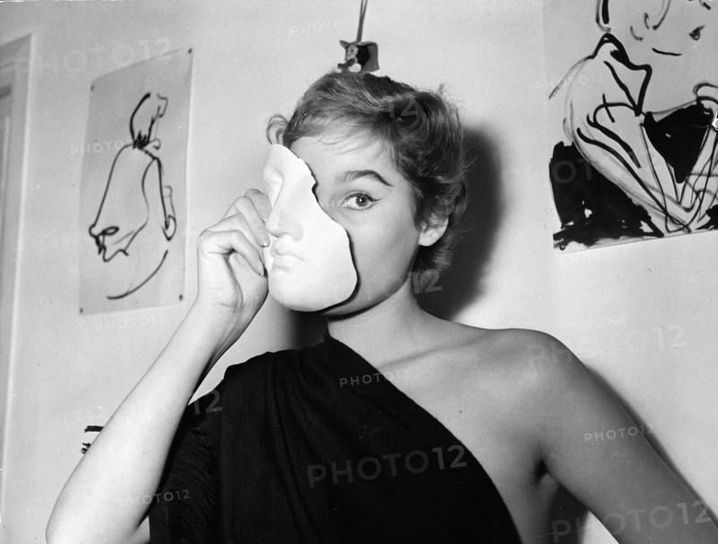 Acress Ursula Andress, young