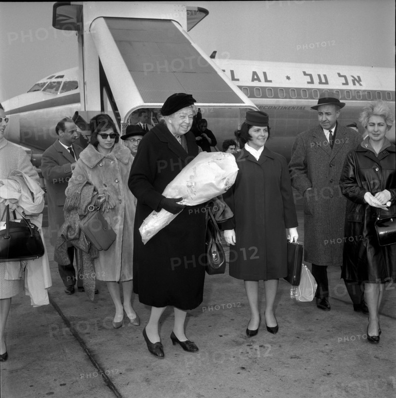 Eleanor Roosevelt at Zurich-Kloten airport 1962