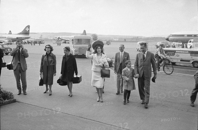 Gina Lollobrigida 1963: Arrival with family in Zurich-Kloten.