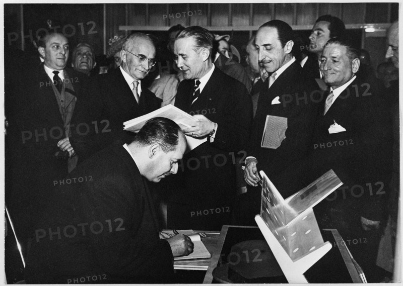 Swiss consul general Brenni and President Luigi Einaudi, 1950.