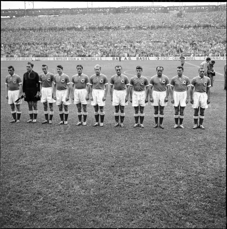 Football WC semi final 1954: Germany - Austria; the German team.