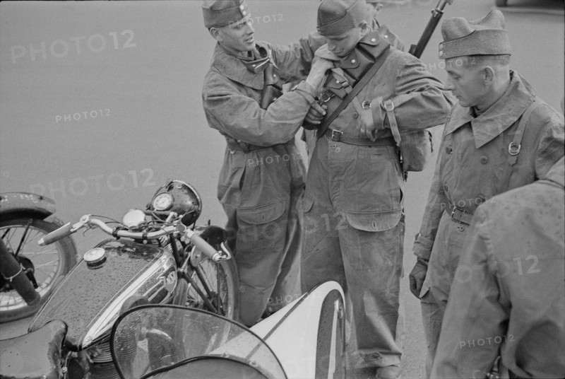 Called-up motorcyclist gathering; 1940.