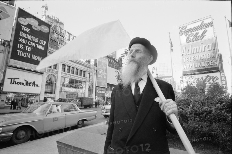 Pacifist Max Daetwyler near Times Square, New York 1962.