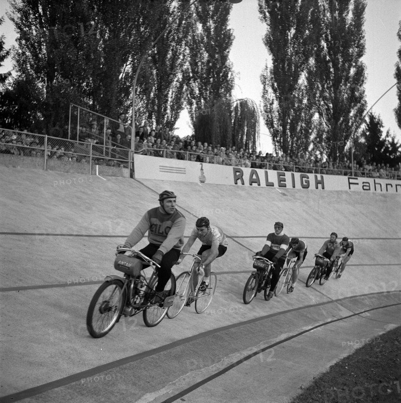 Last race of the season, track race in Zurich Oerlikon, 1953: Kubler, Plattner, Koblet.