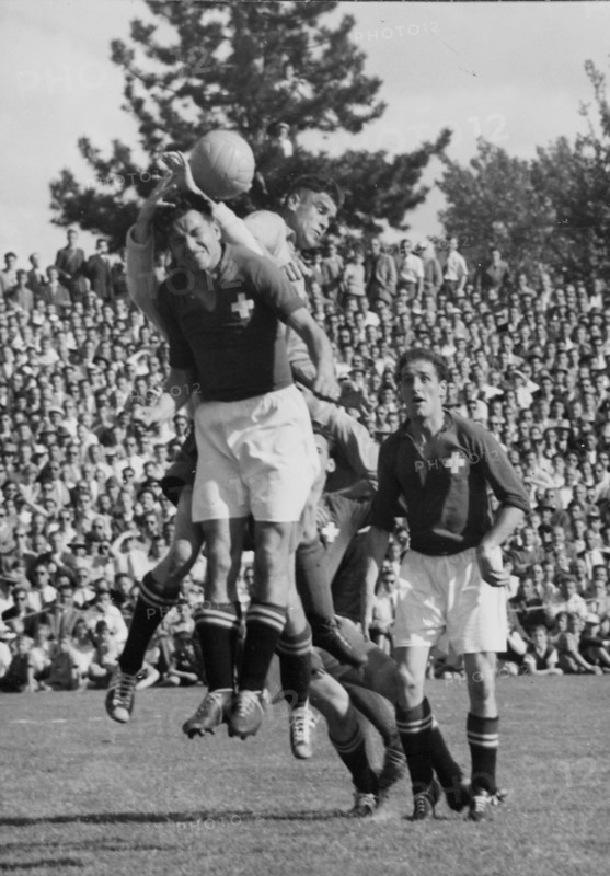 International match Switzerland - Holland, Zurich, 1954: Bocquet, Stuber, Kernen.