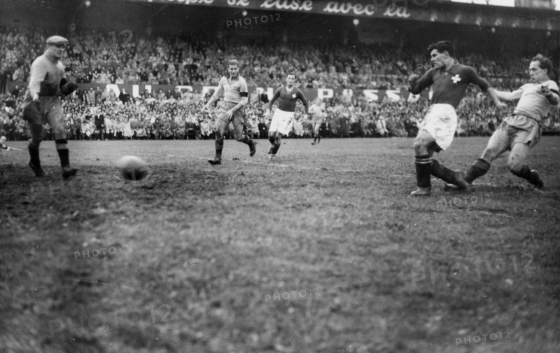 International match Switzerland - Sweden, Geneva, 1950: Svensson, Nilsson, Friedlander, scorer Fatton, Samuelsson.