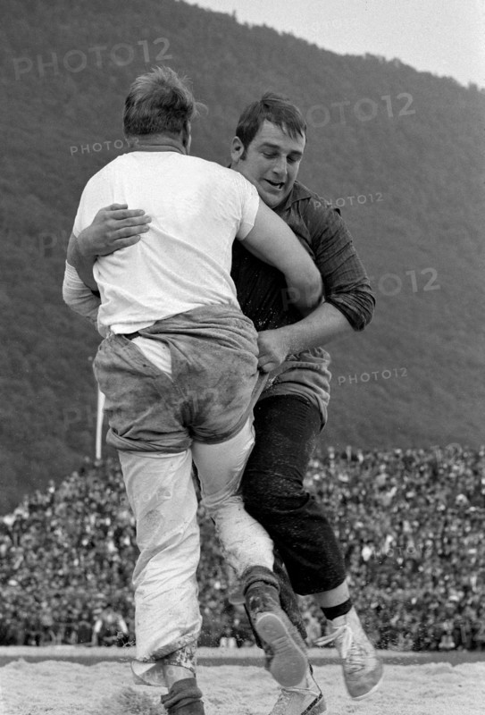 Swiss wrestling festival Biel 1969: fight with Ruedi Hunsperger (r).