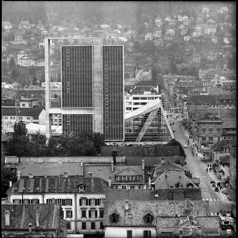 Congress Center and high-rise building with suspended roof, Biel 1964.
